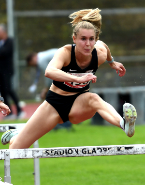 Laura Voß vom LAZ Soest, hier ein Archivfoto vom Kurzsprint aus 2024 beim Borsig-Meeting in Gladbeck, erzielte über 400-Meter-Hürden mit 59,83 Sekunden eine Topzeit und die DM-Norm. Foto: Bottin|||