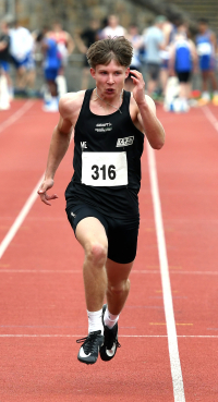 LAZ-Athlet Matthis Eckhoff (m. J. U18) ist bei den Westfalenmeisterschaften I in Dortmund im Einzel über 200 Meter und mit der 4 x 200 Meter Mixedstaffel im Einsatz. Foto: Bottin|Als zweitschnellste deutsche W15-Sprinterin über 200 Meter geht LAZ Athletin Maja Bolinger in Dortmund bei der weibl. Jugend U18 an den Start. Foto: Bottin|||