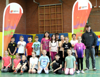 An der Wieseschule - hier die 4c mit Lehrer Tim Bongert - fand die erste Vorrunde des diesjährigen Stadtwerke Soest-LAZ-Grundschul-Sprintcups 2025 statt. Foto: Bottin|||